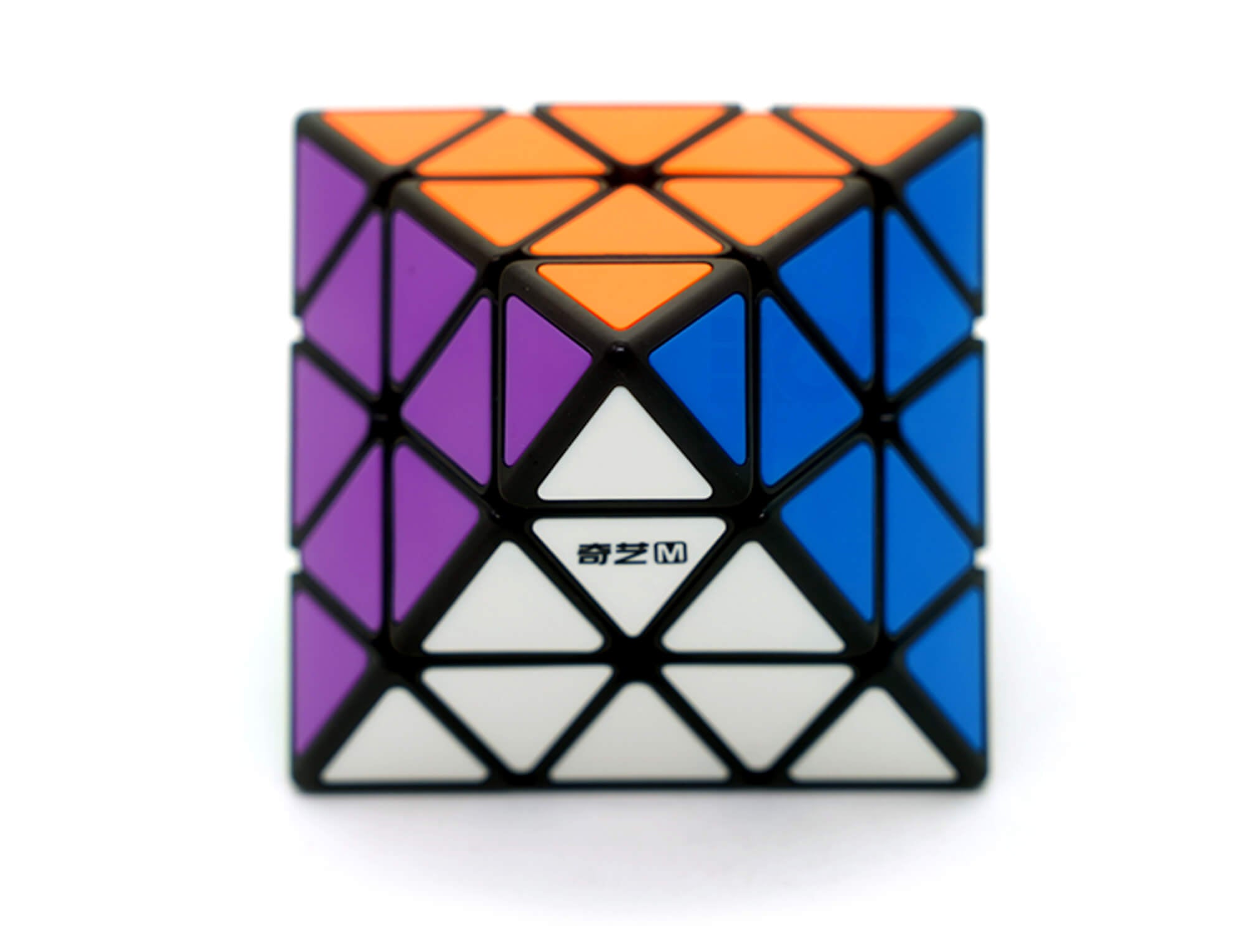 Detalhe das peças triangulares stickerless do FTO Octaedro Magnético QiYi
