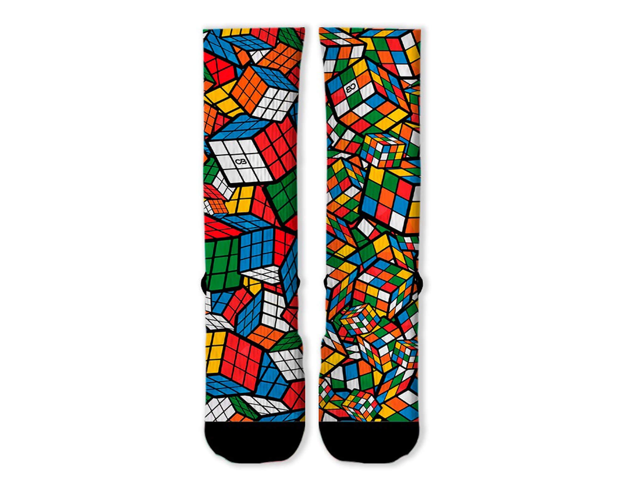 Detalhe da estampa de Cubo Mágico na lateral da meia Speedcuber
