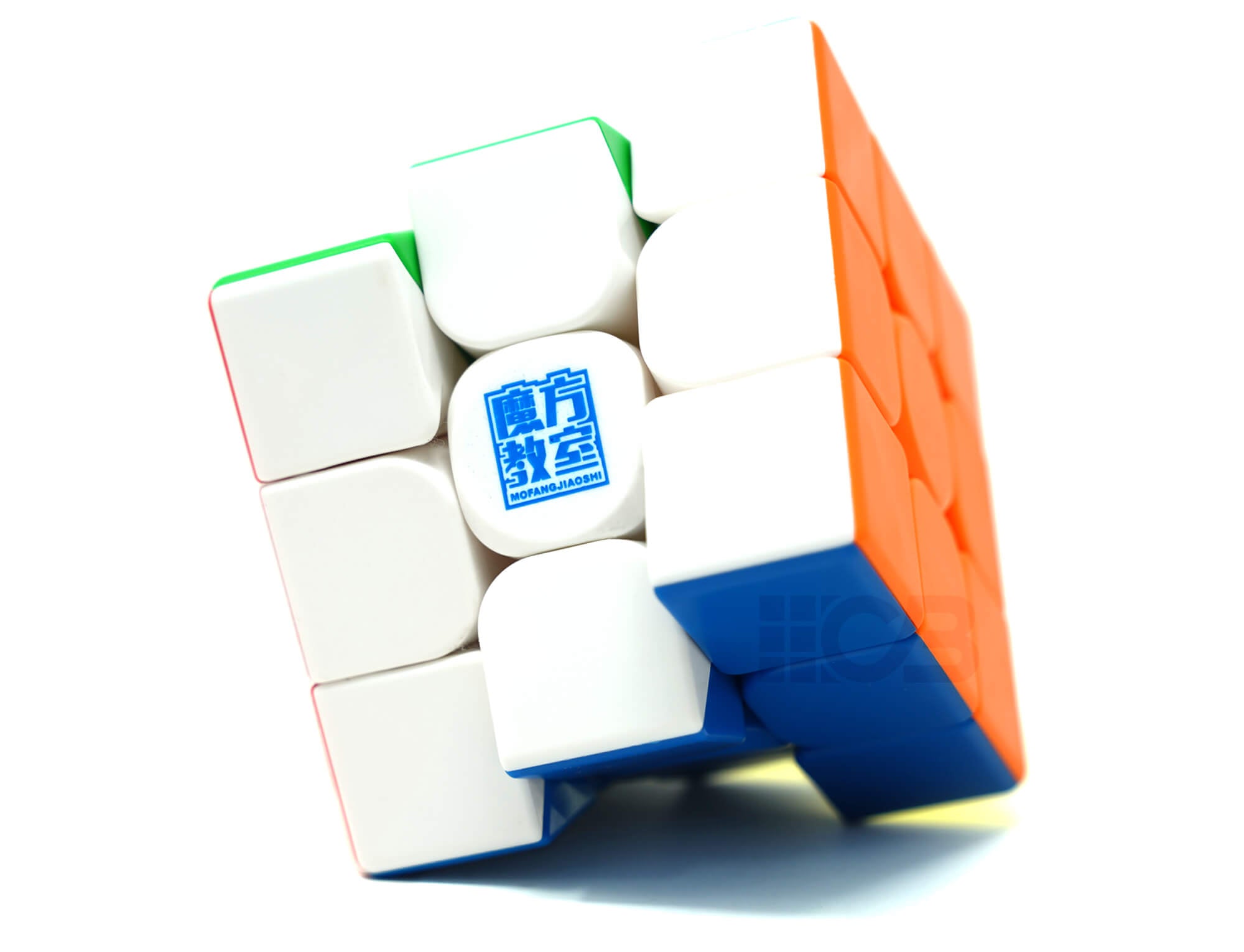 Cubo Mágico 3x3 MoYu magnético stickerless em destaque no kit de quatro cubos