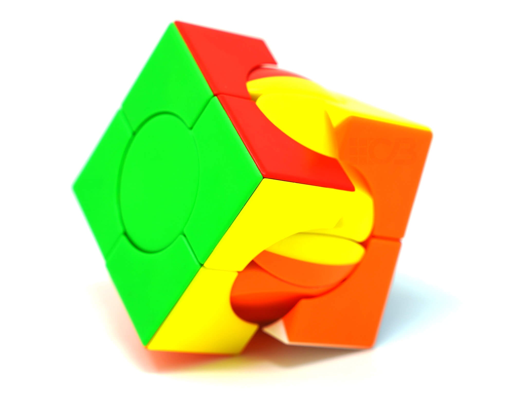 Cuboide YJ Finhop Tianyuan 3x3 stickerless visto de frente, mostrando as proporções alongadas do shape mod
