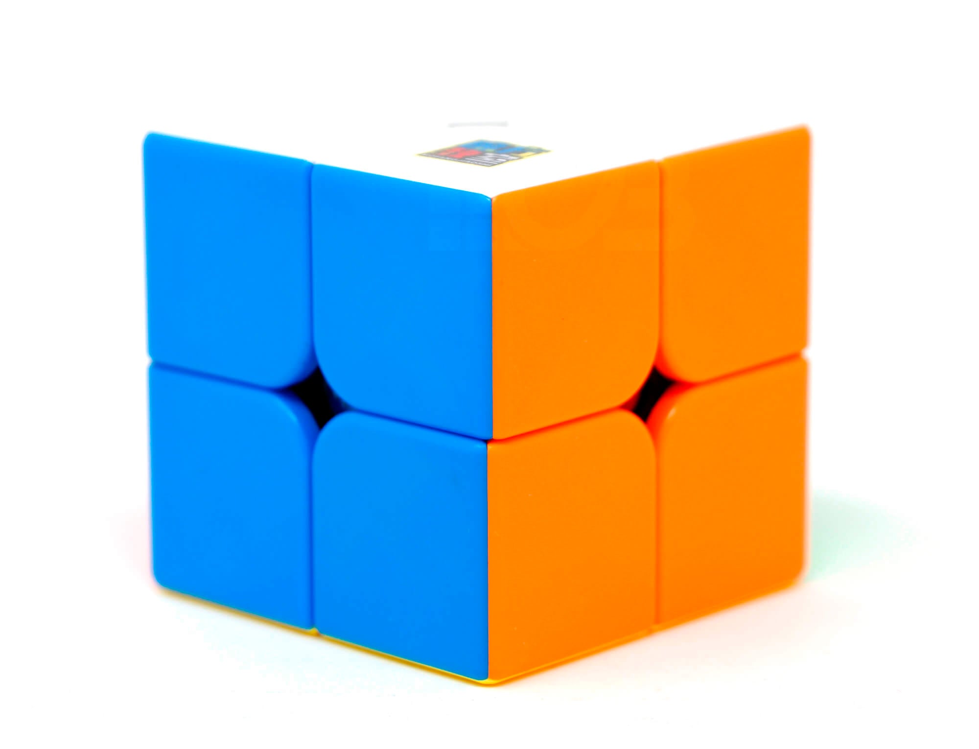 Cubo Mágico 2x2 MoYu Meilong sendo manipulado, mostrando fluidez do giro
