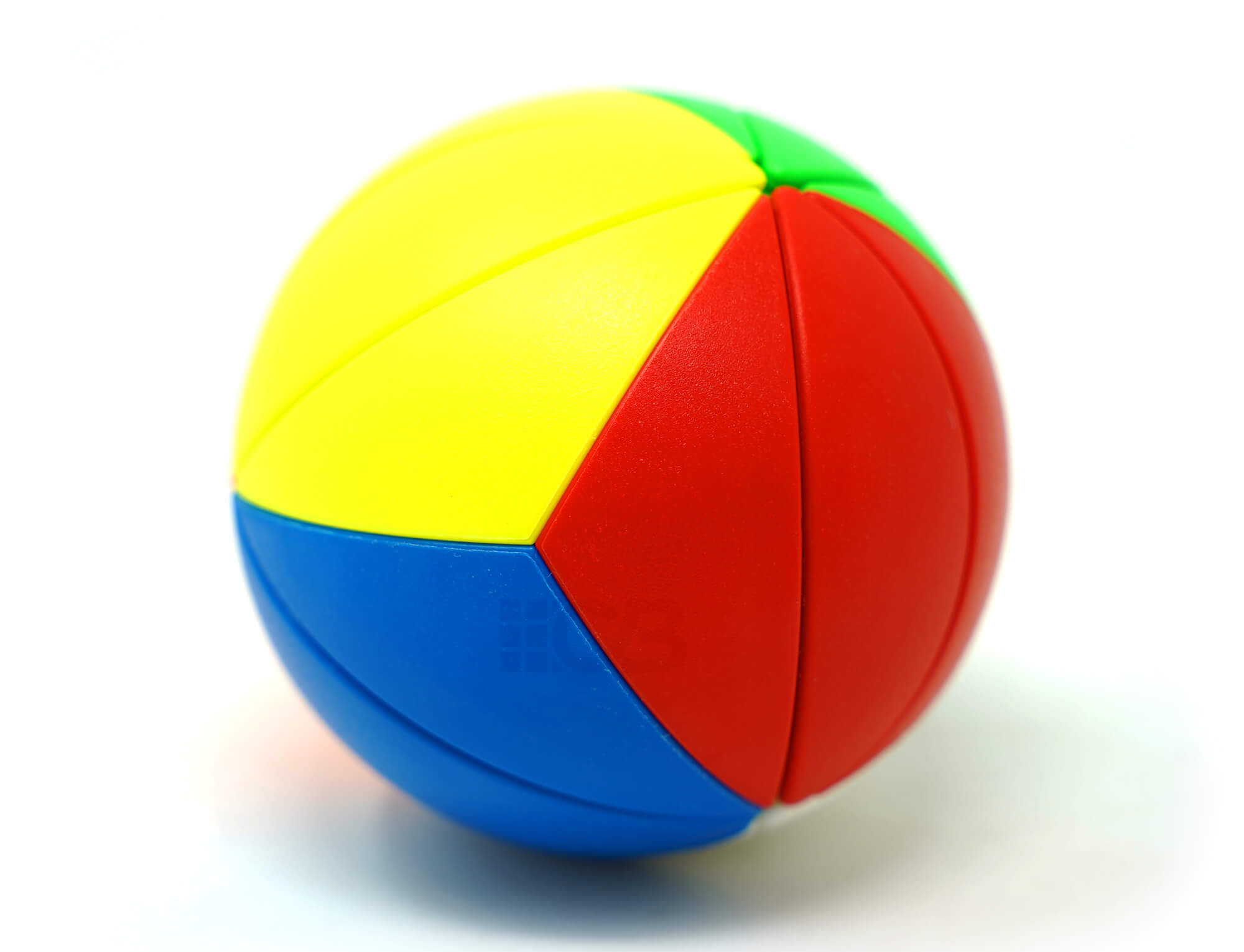 Yeet Ball YJ — ângulo lateral evidenciando a divisão entre os dois hemisférios