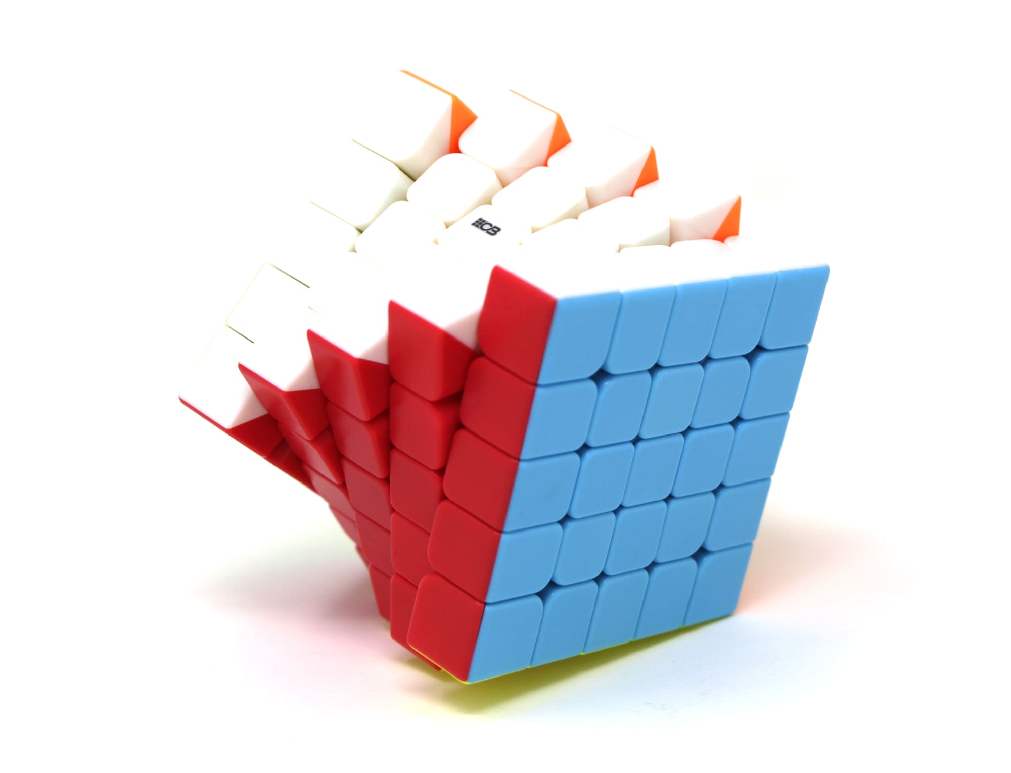 Cubo Mágico 5x5 Cuber Pro ao lado da embalagem exclusiva da linha Cuber Pro