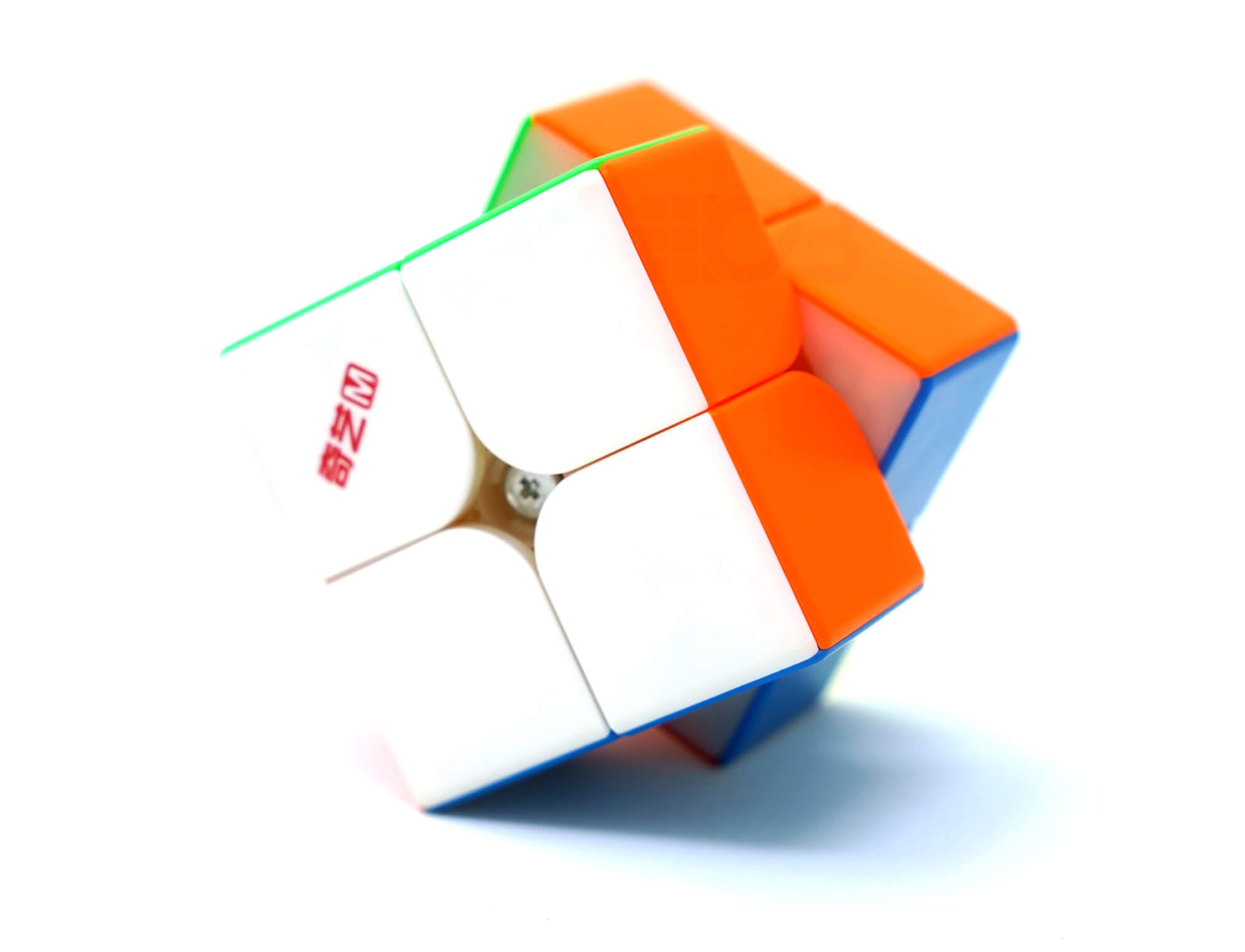 Cubo Mágico 2x2 QiYi M Pro Ball Core em giro, mostrando estabilidade