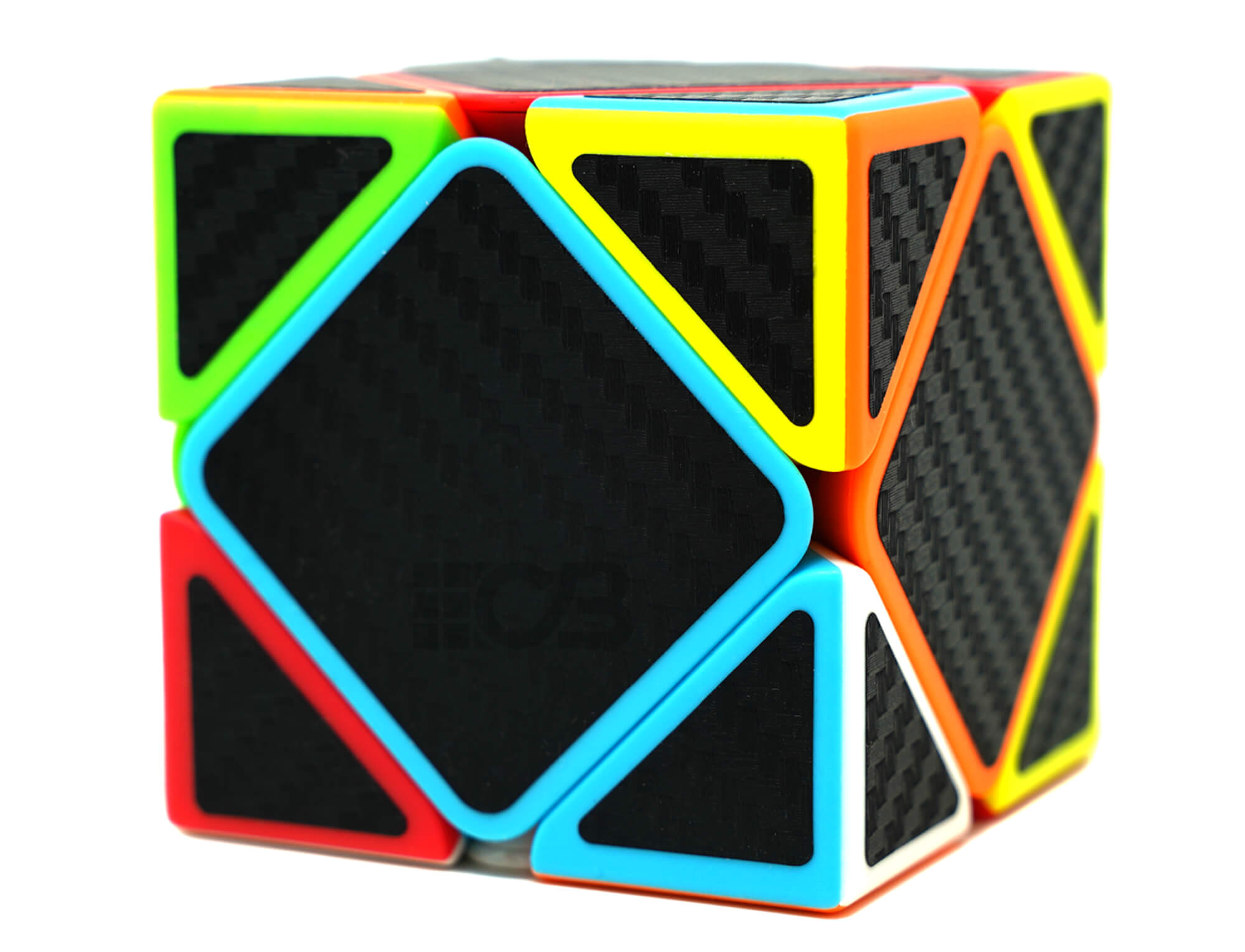 Skewb QiYi Qicheng Carbon em ângulo lateral destacando os cortes diagonais do puzzle