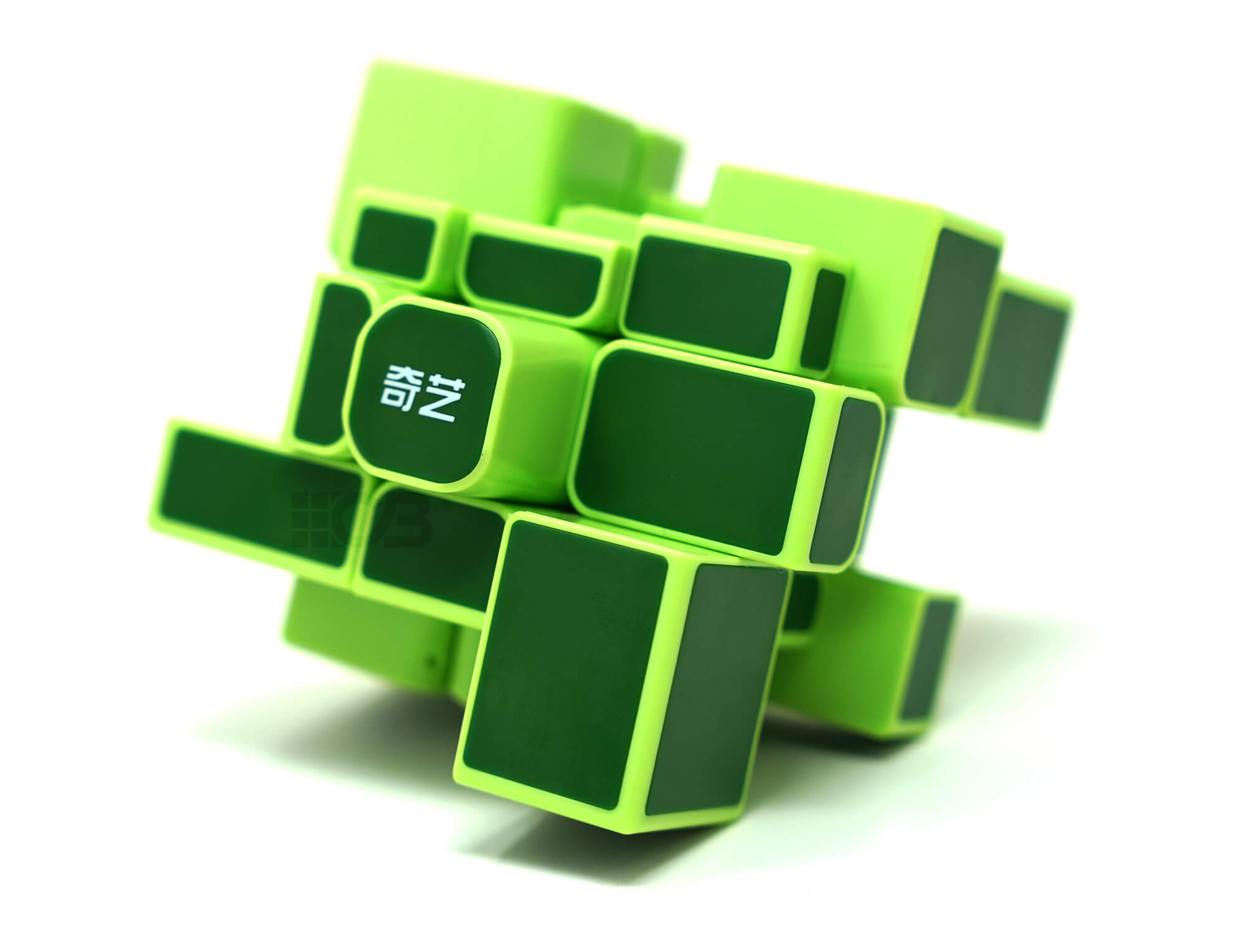 Mirror Blocks 3x3 QiYi Verde resolvido, mostrando o formato cúbico com acabamento espelhado verde