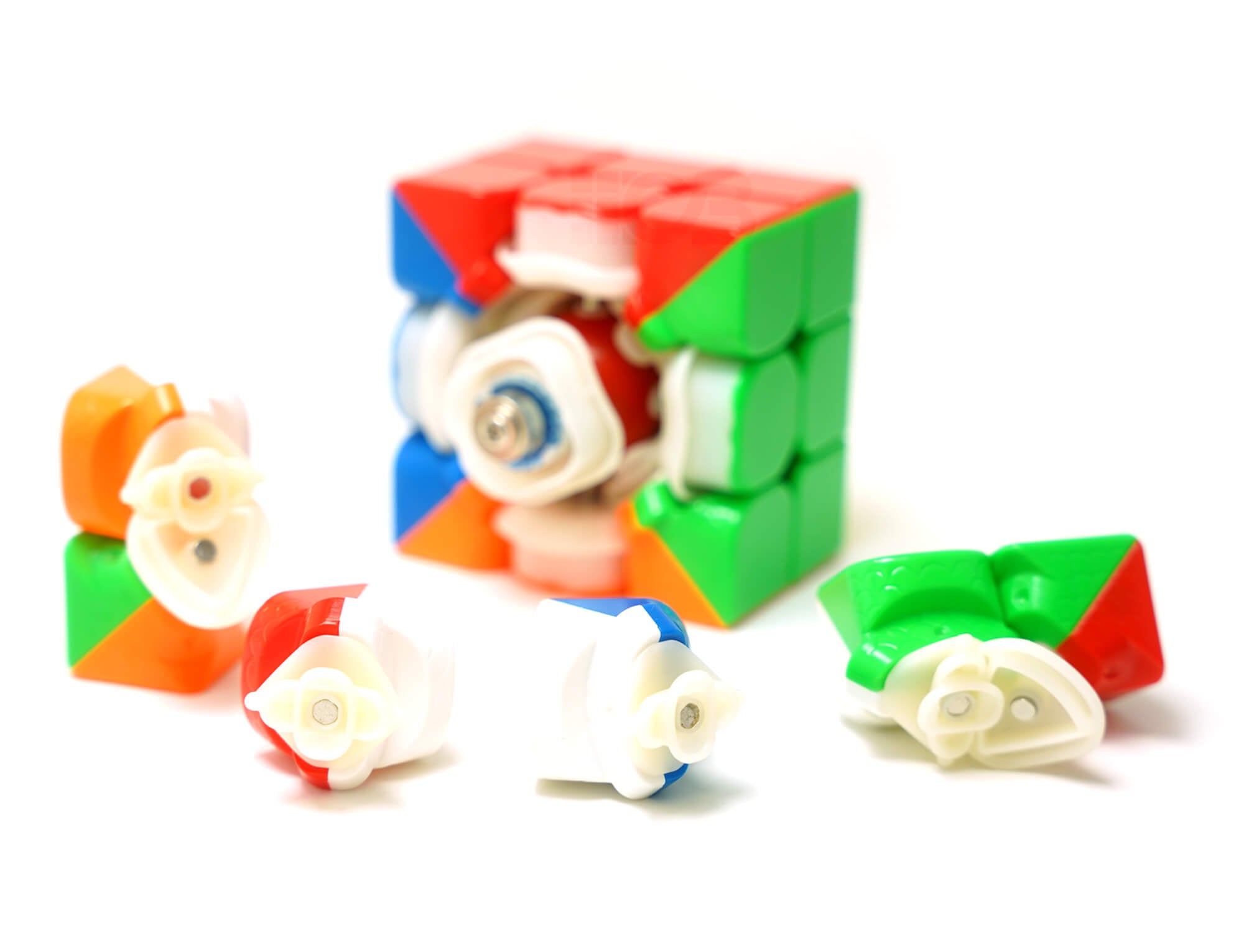 Cubo Mágico Weilong WRM V9 em ângulo aberto evidenciando o sistema Ball Core interno