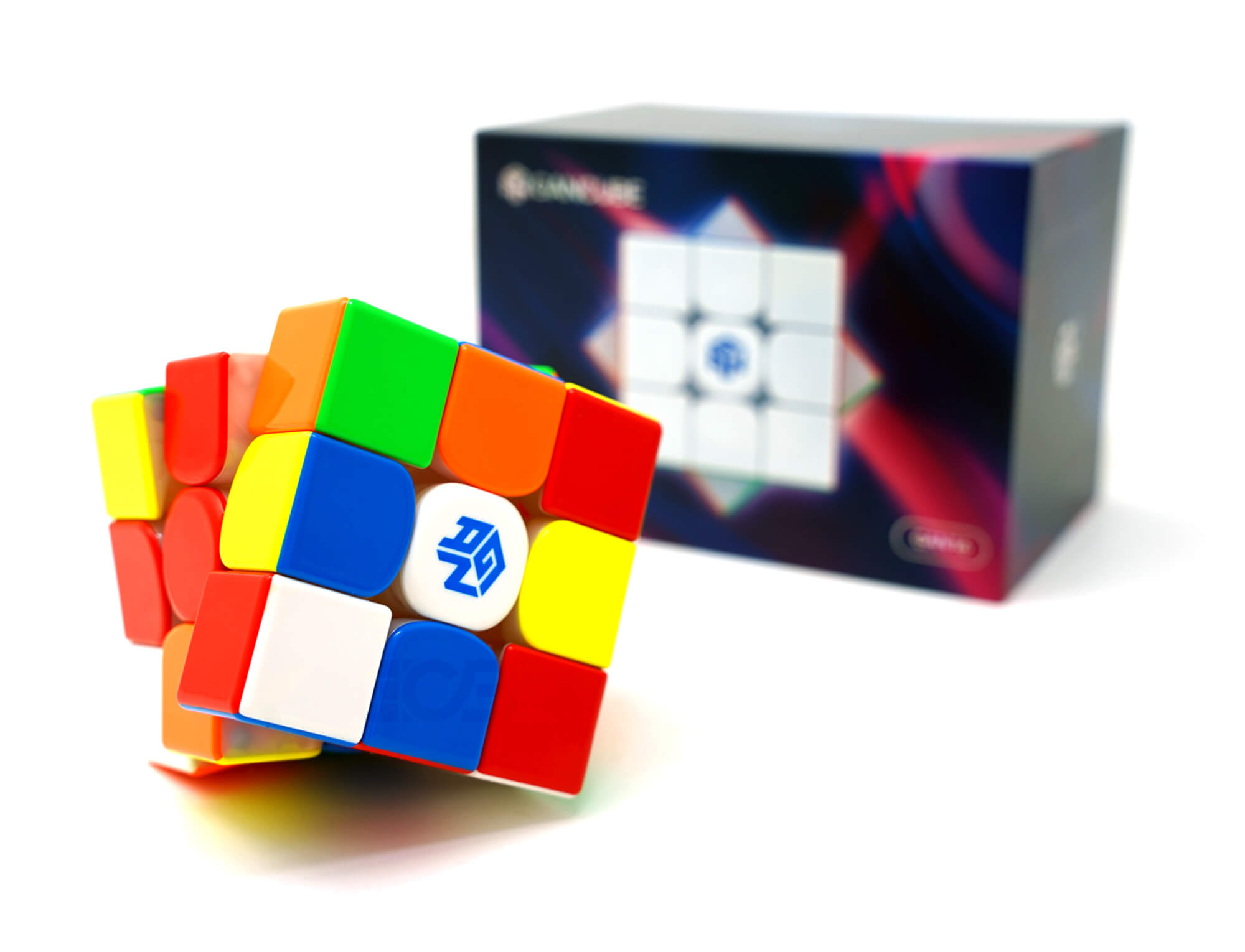 Cubo Mágico 3x3 GAN 16 MagLev UV stickerless vista frontal