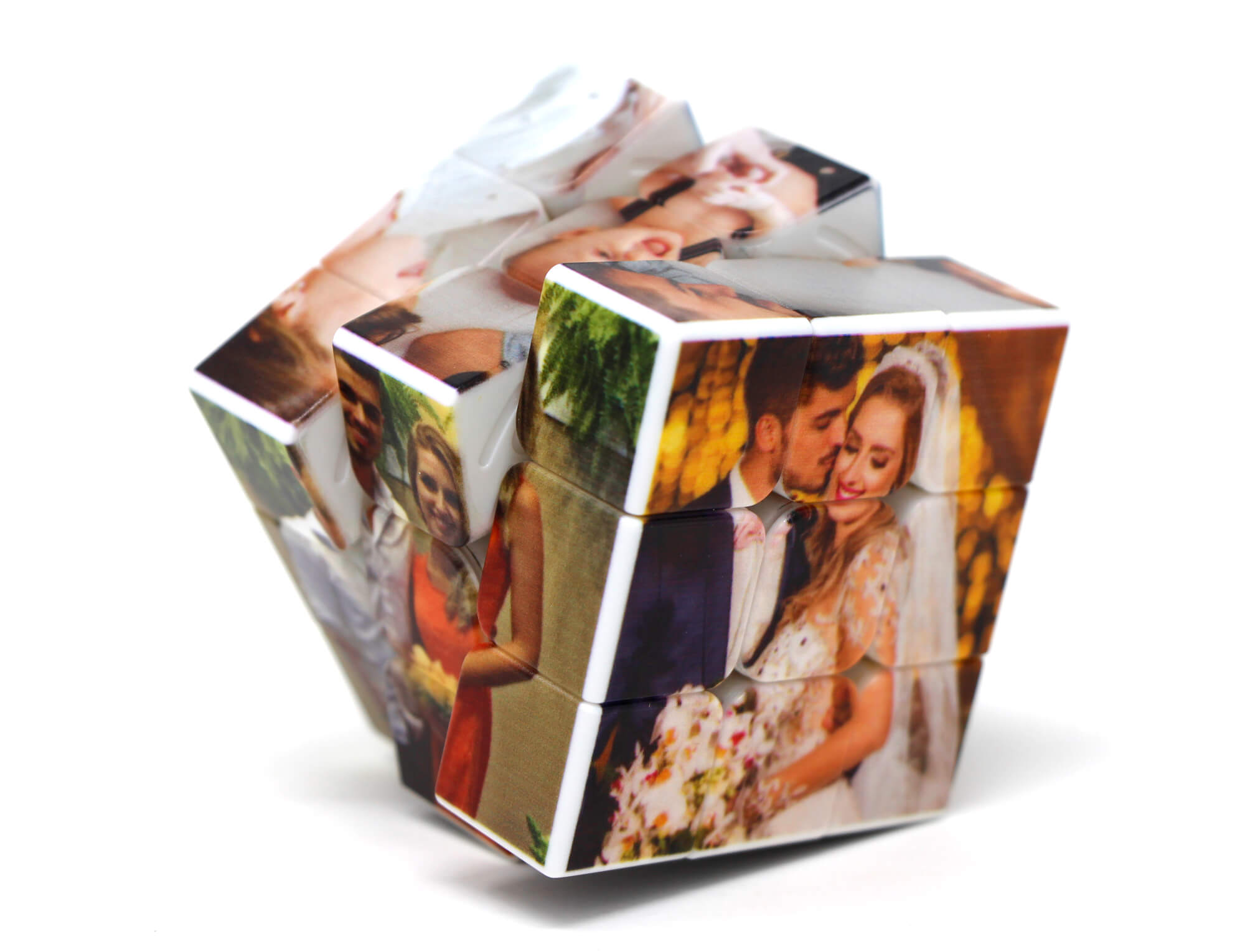 Vista lateral do Cubo Mágico personalizado mostrando detalhe da impressão UV sem adesivos