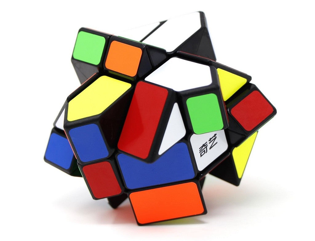 Fisher Cube QiYi mostrando o formato diagonal resultante do shape-mod