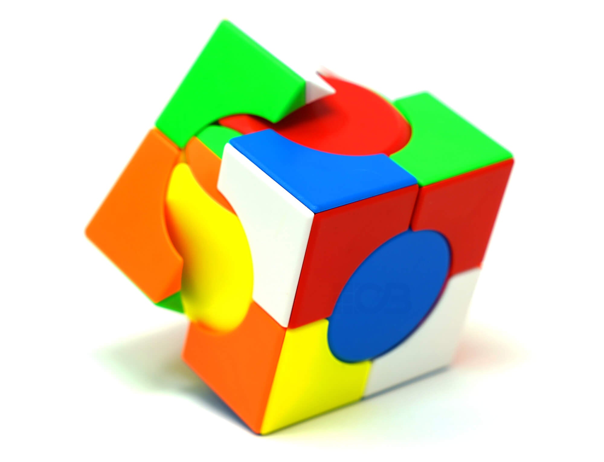 Detalhe do cuboide YJ Finhop Tianyuan 3x3 mostrando acabamento stickerless e qualidade das peças