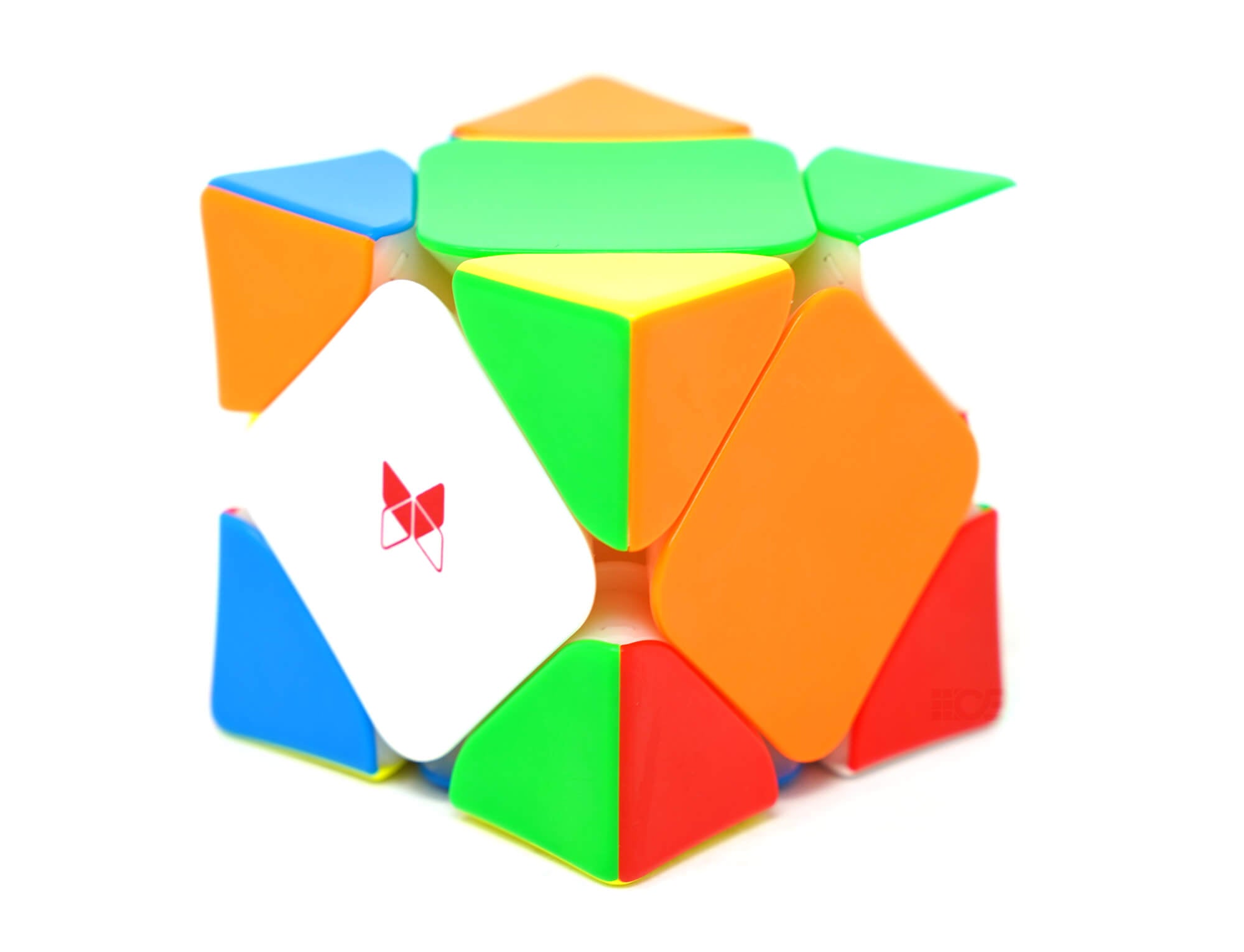 Vista superior do Skewb X-Man Wingy V2 QiYi mostrando o mecanismo de rotação por vértice