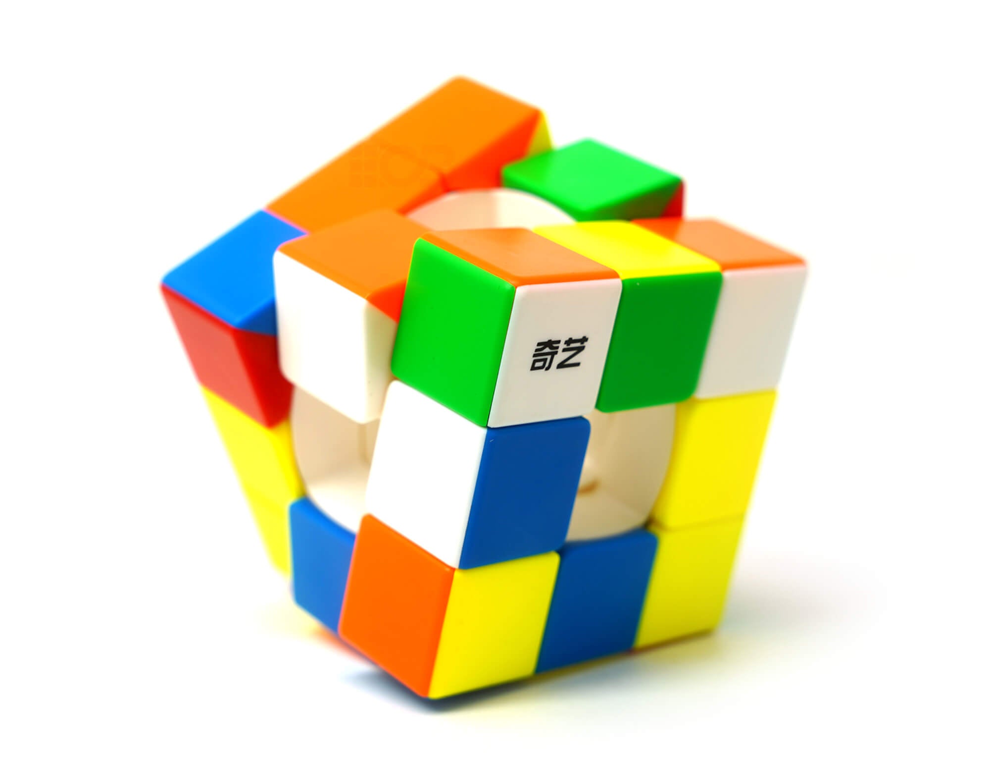 Cubo Mágico 3x3 Void QiYi stickerless com centros vazados — vista frontal