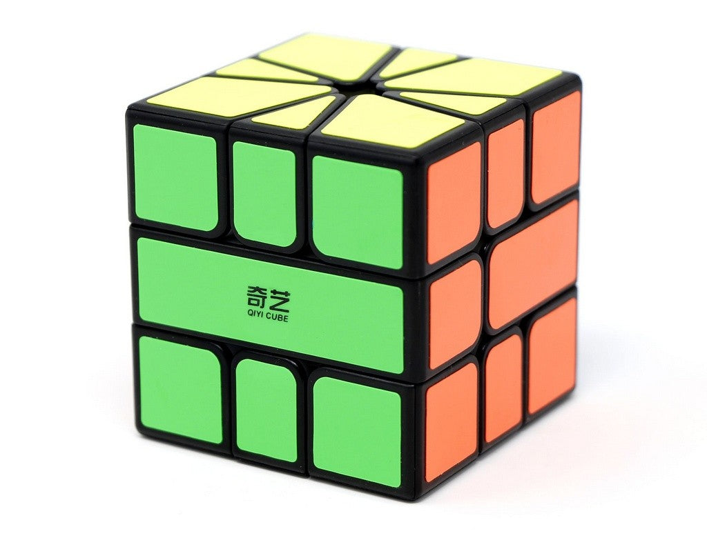 Square-1 QiFa Tradicional QiYi com adesivos fluorescentes — vista frontal mostrando o formato assimétrico característico