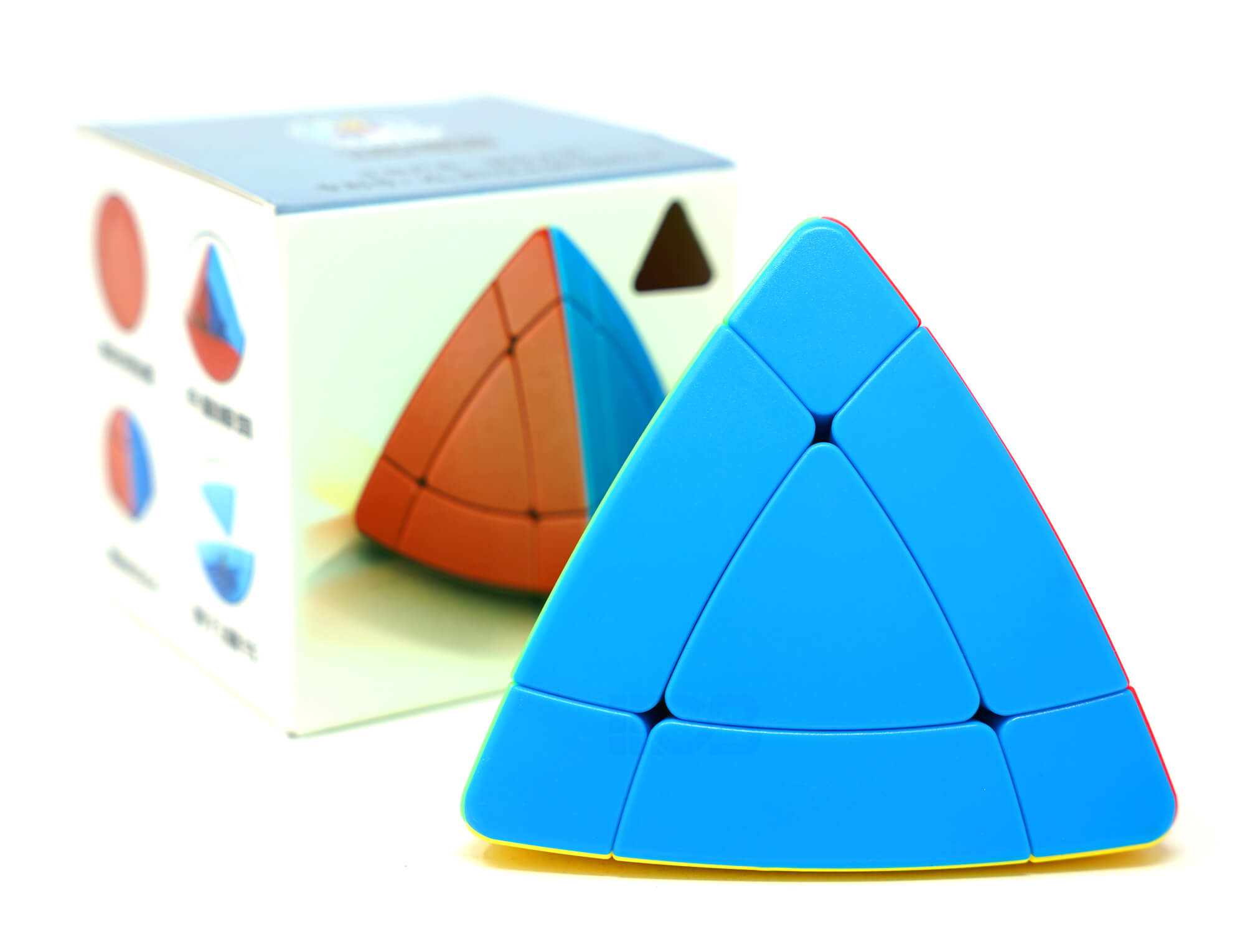 Pyraminx Jing Tower SengSo em posição embaralhada evidenciando a mecânica híbrida Jing e Skewb