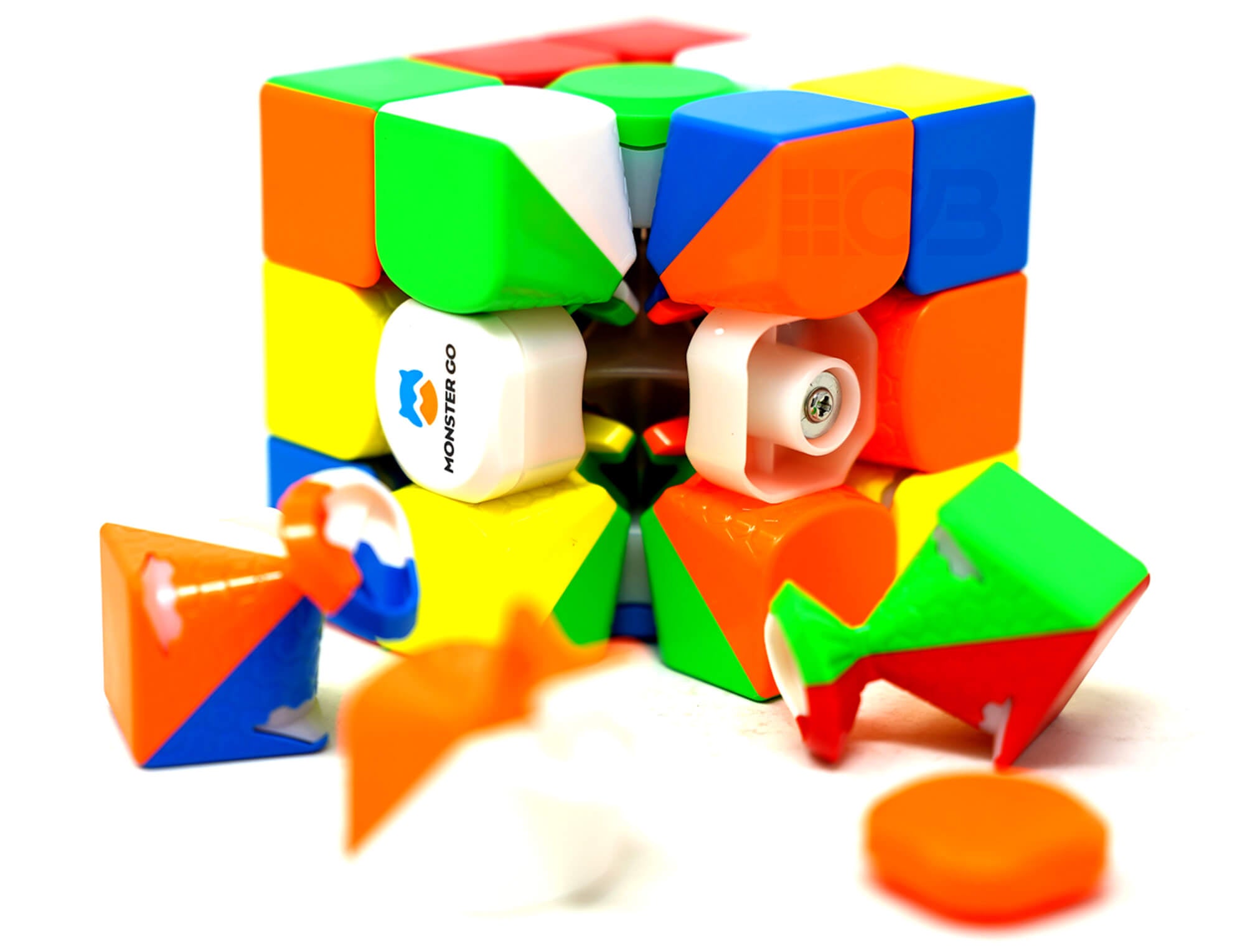 Cubo Mágico Monster Go Magnético GAN desmontado ou detalhe interno evidenciando o sistema magnético