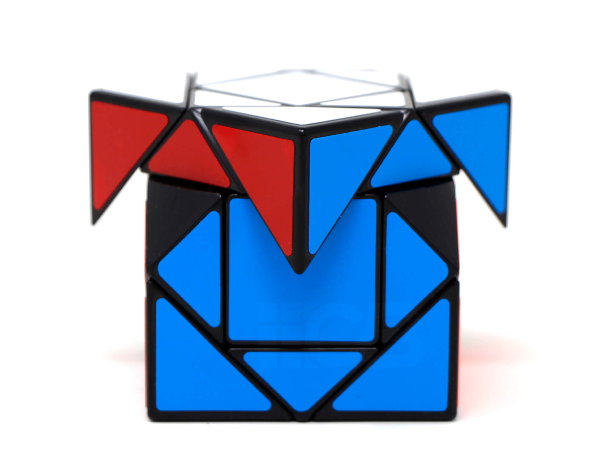 Cubo Mágico Pandora MoYu posicionado sobre superfície branca, vista superior