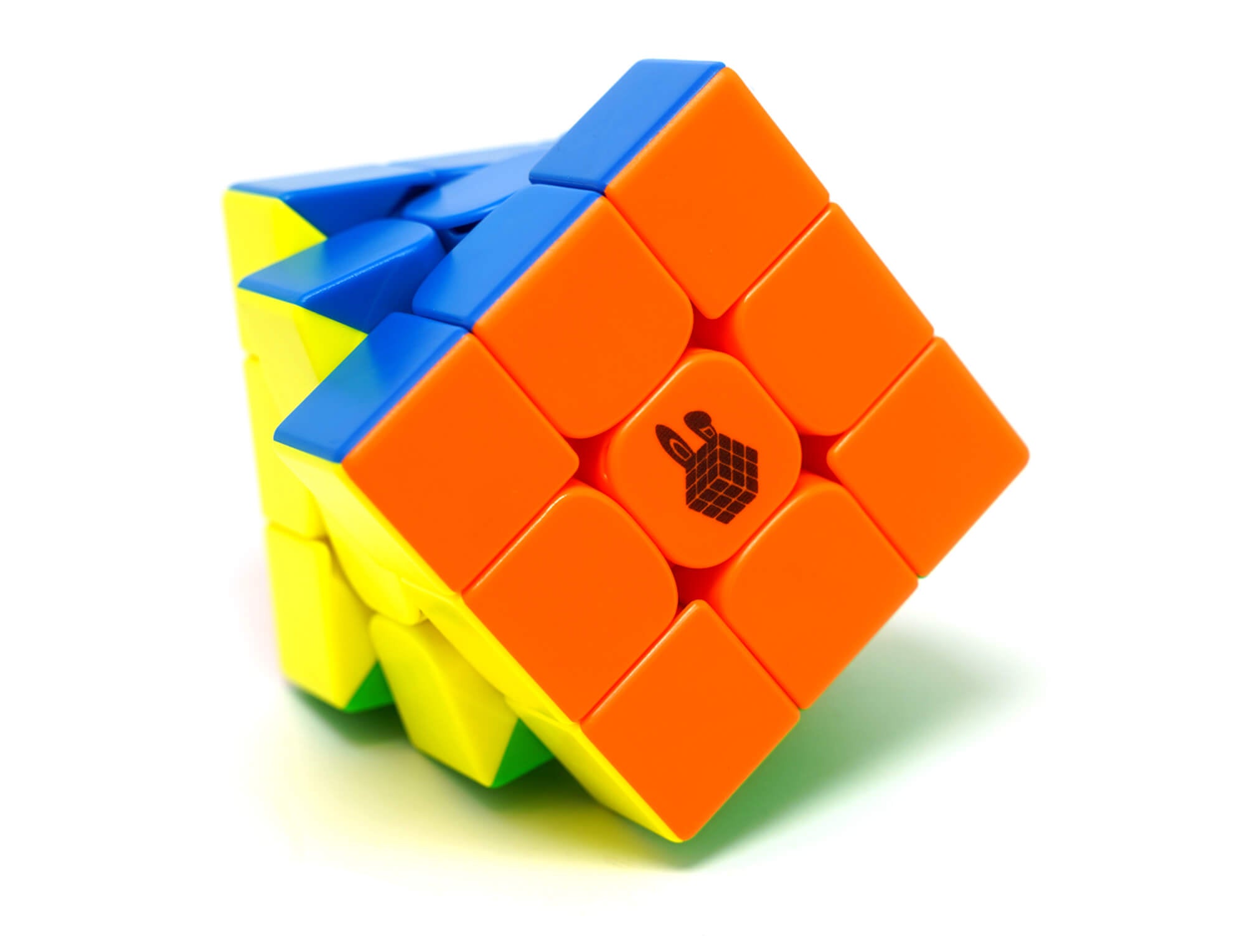 Detalhe da center cap laranja com logo SC azul escuro do cubo RS3M 2020 SC Plus