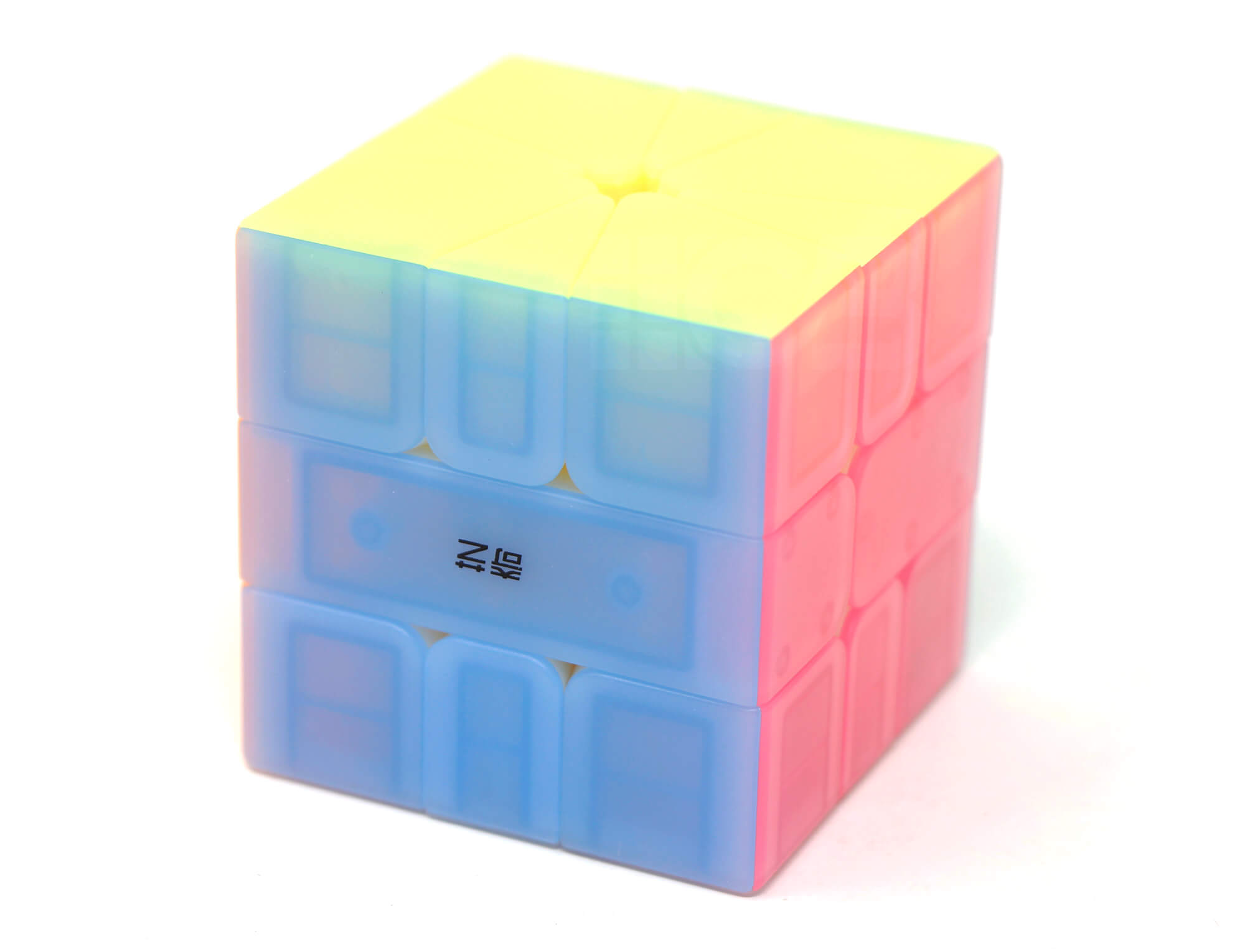 Vista lateral do Square-1 QiFA Jelly QiYi destacando o acabamento jelly e as camadas do cubo