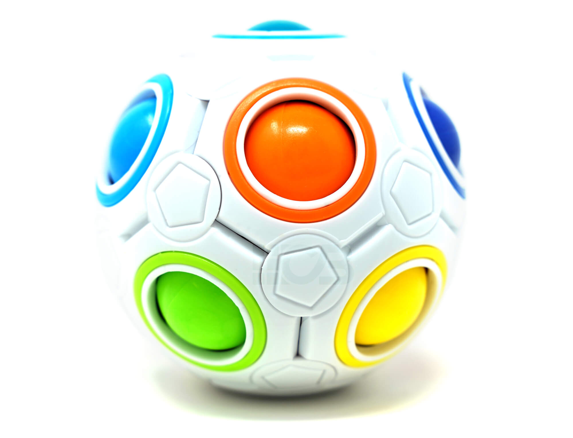 Rainbow Ball Fanxin branco com esferas coloridas distribuídas pelos orifícios da bola