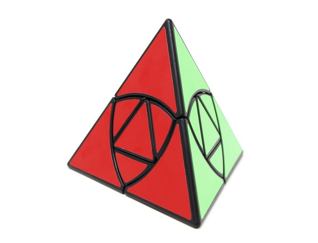 Pyraminx Duomo QiYi em movimento, evidenciando a mecânica de giro das camadas