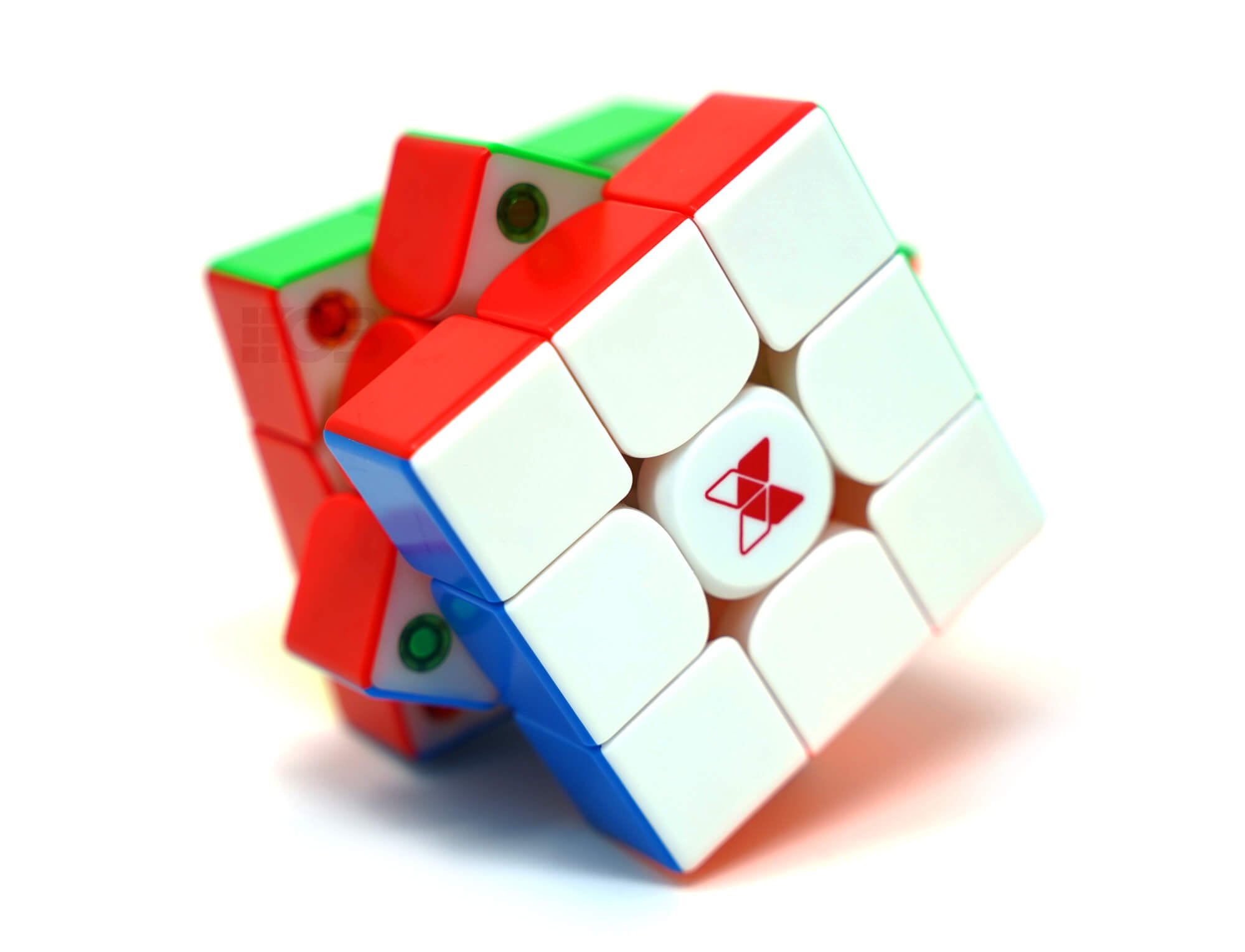 Cubo Mágico 3x3 QiYi X-Man XT3 V1 MagLev Pioneer UV stickerless — vista frontal