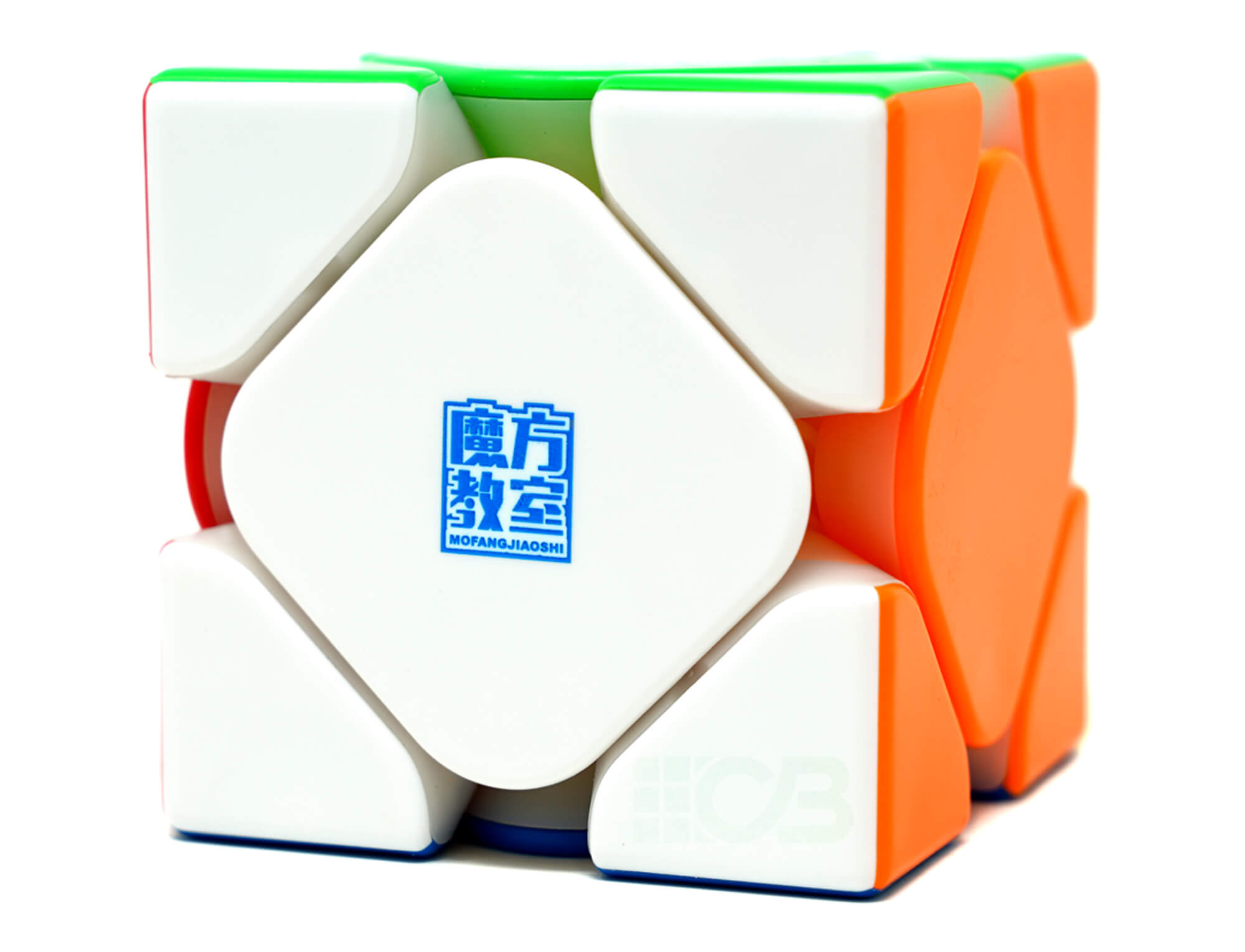 Skewb RS MoYu em ângulo mostrando os cantos arredondados e acabamento fosco