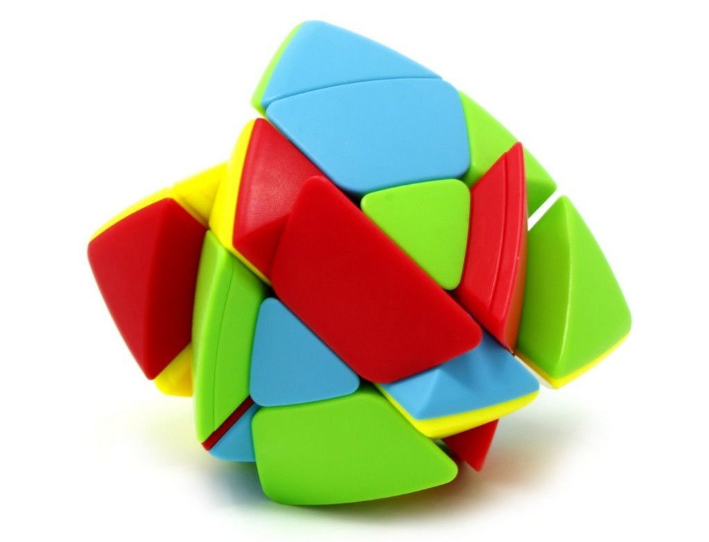 Mastermorphix QiYi 3x3 stickerless resolvido mostrando as quatro faces do tetraedro