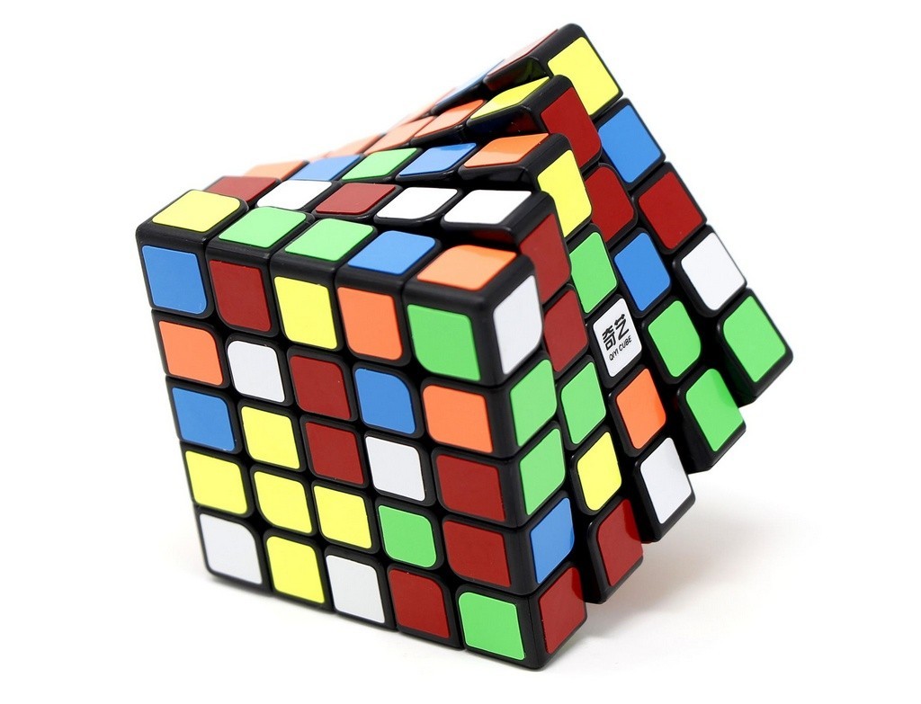 Cubo Mágico 5x5 QiYi QiZheng stickerless — vista frontal com as cores das peças