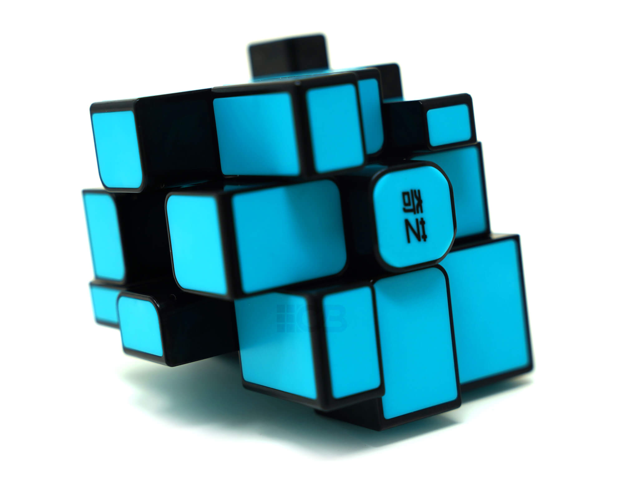 Detalhe das peças espelhadas do Mirror Blocks azul QiYi