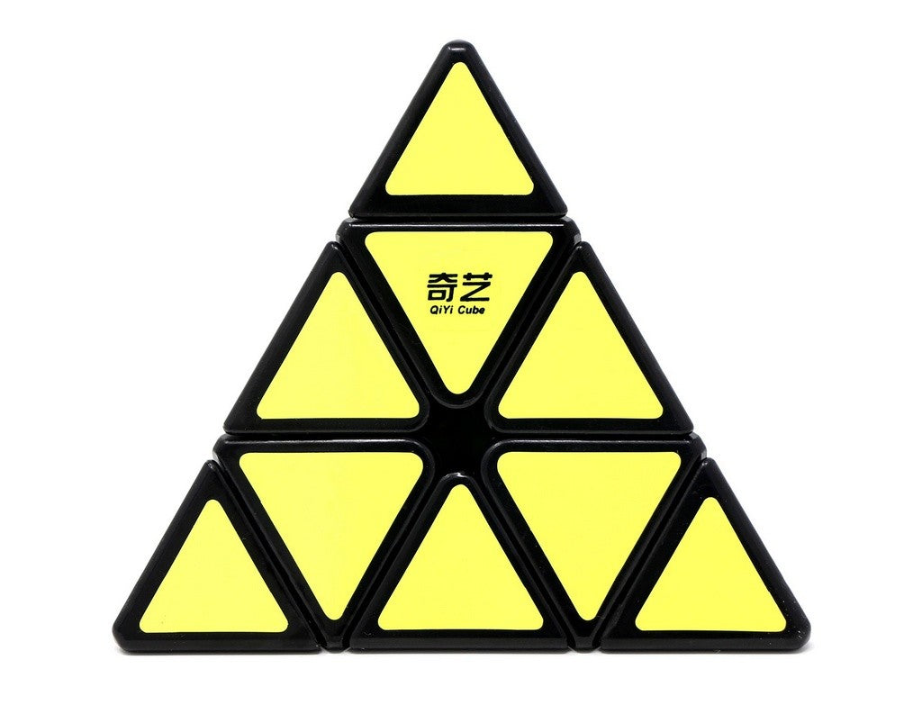 Pyraminx QiYi QiMing Tradicional — vista frontal mostrando as faces coloridas da pirâmide