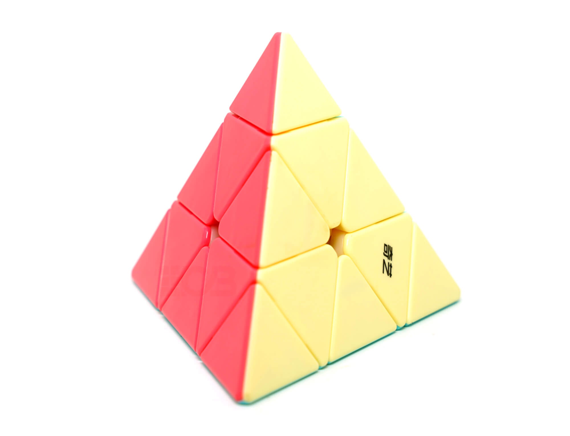 Pyraminx Pastel QiYi com peças embaralhadas, destacando as cores pastel