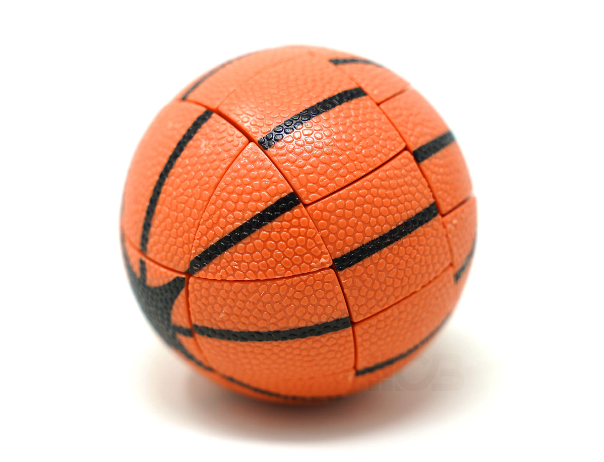 Basketball 3x3 Fanxin vermelho resolvido sobre superfície branca