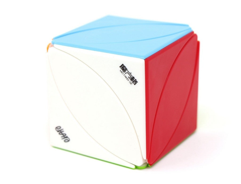 Ivy Cube QiYi colorido stickerless — vista frontal mostrando os cortes curvos e as peças coloridas