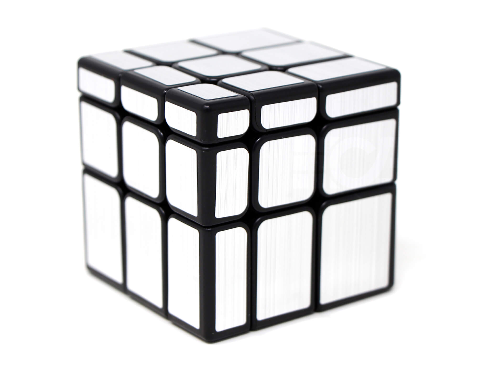 Mirror Blocks MoYu prateado em ângulo lateral evidenciando as peças de tamanhos diferentes