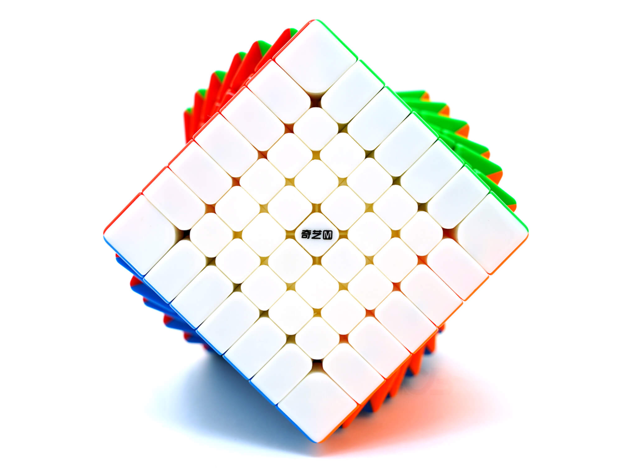 Cubo Mágico 7x7 QiYi Warrior Stickerless Magnético UV — vista frontal com cores vibrantes