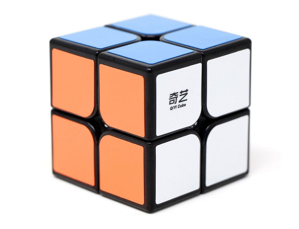 Cubo Mágico 2x2 QiDi QiYi em ângulo lateral destacando o acabamento fosco translúcido