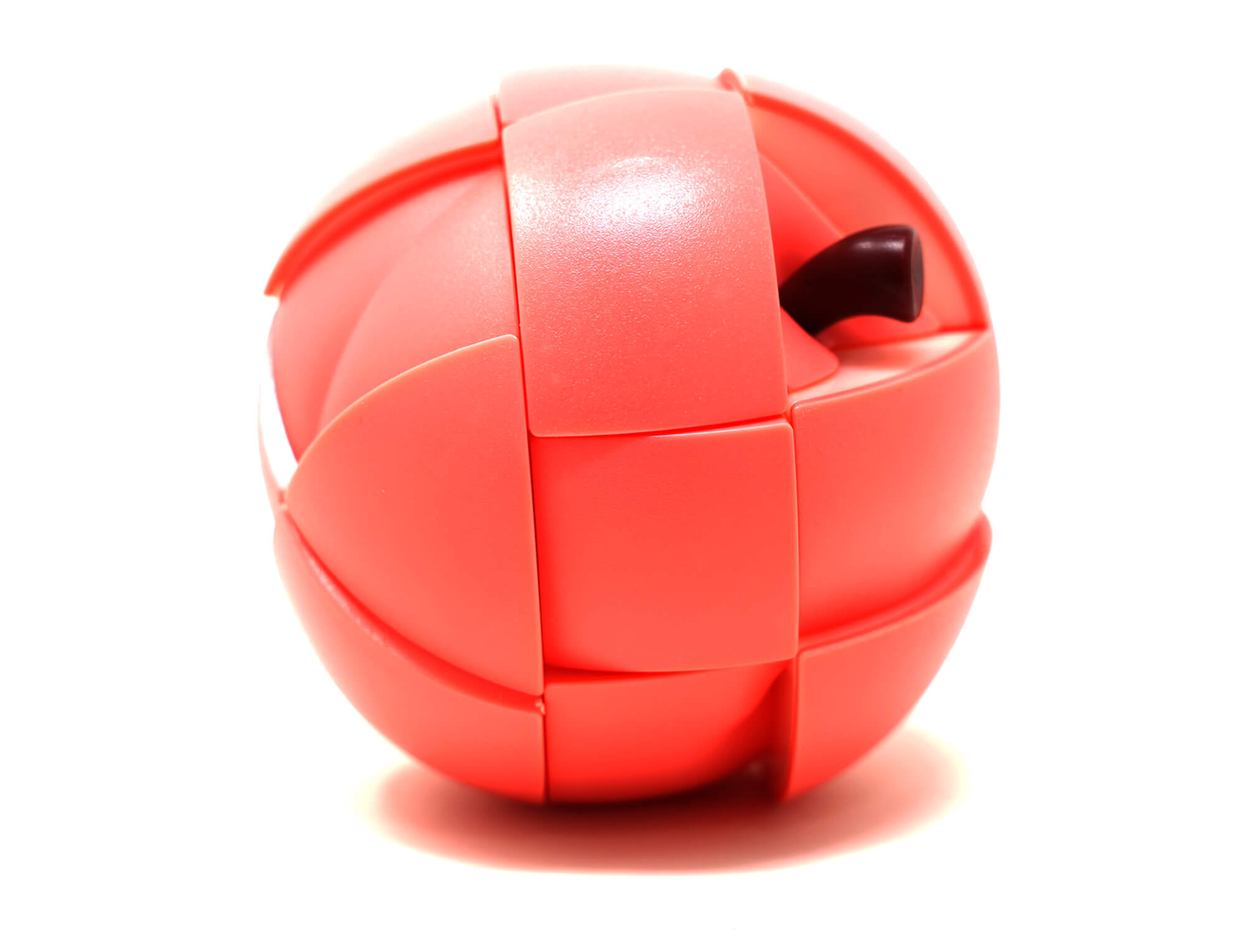 Cubo Mágico Pêssego Fanxin embaralhado, evidenciando a forma escultórica do shape mod