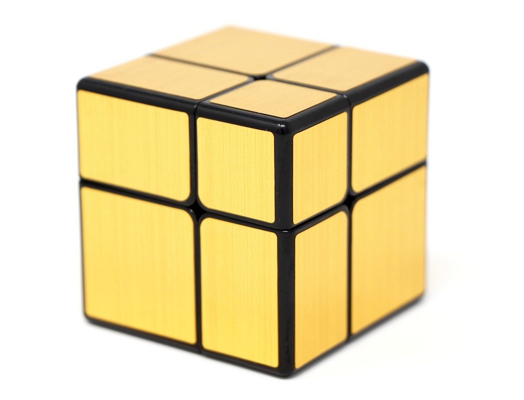 Mirror Blocks 2x2 Dourado QiYi embaralhado mostrando a deformação de formato das peças