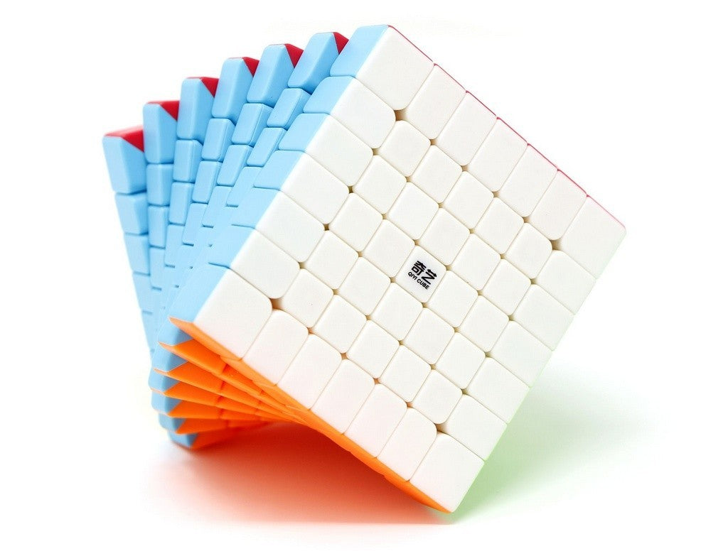 Cubo Mágico 7x7 QiXing S2 Stickerless QiYi — vista frontal mostrando as sete camadas coloridas