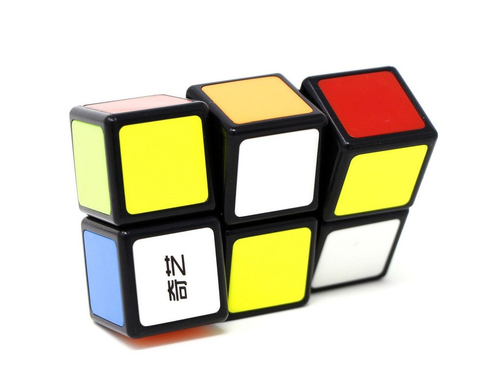 Cuboide 1x2x3 QiYi embaralhado mostrando as peças coloridas