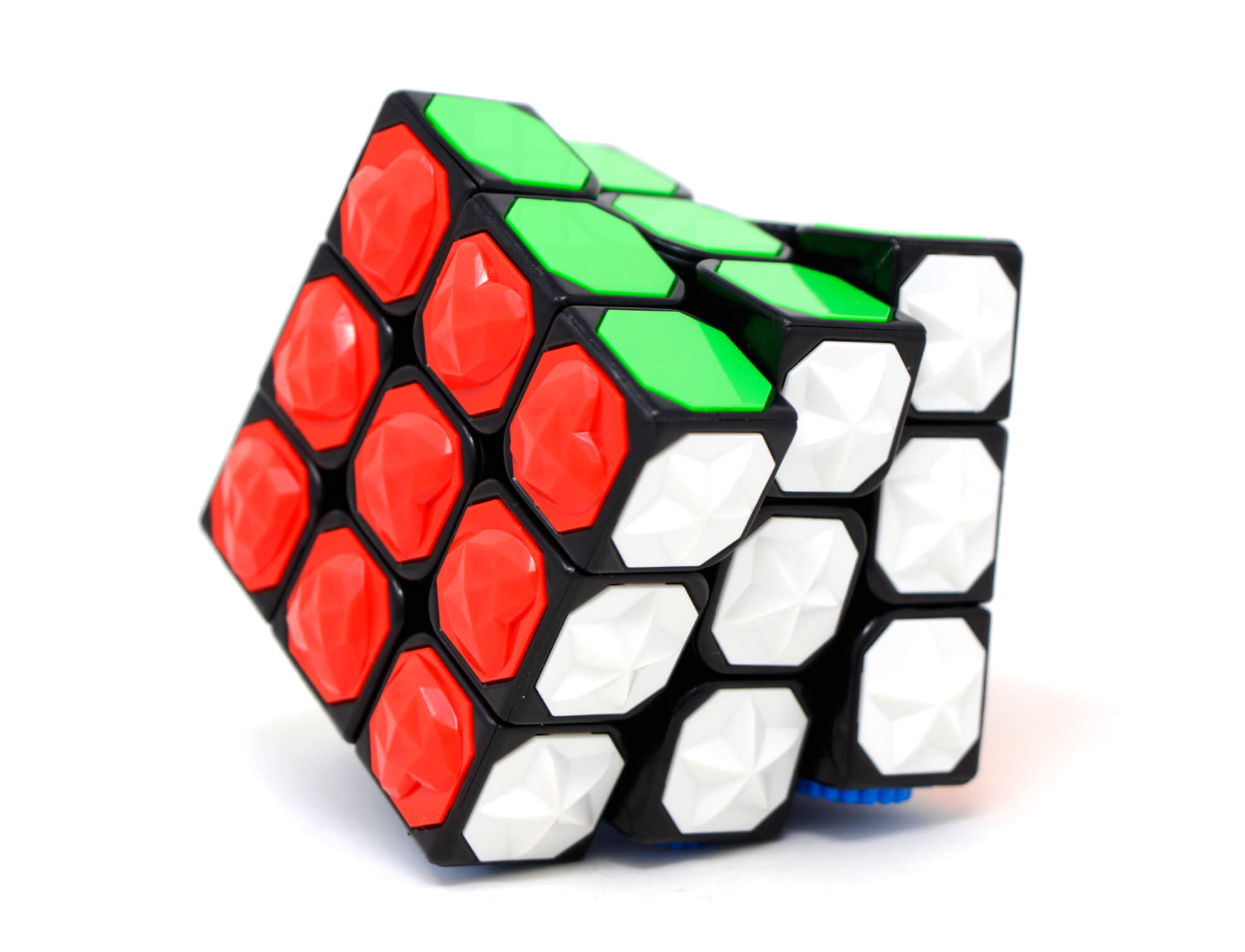 Detalhe das peças em relevo do Cubo Mágico Braille YJ para deficientes visuais