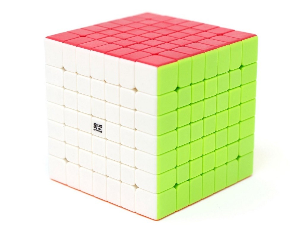 QiYi QiXing S2 7x7 stickerless — ângulo lateral evidenciando a profundidade das camadas internas