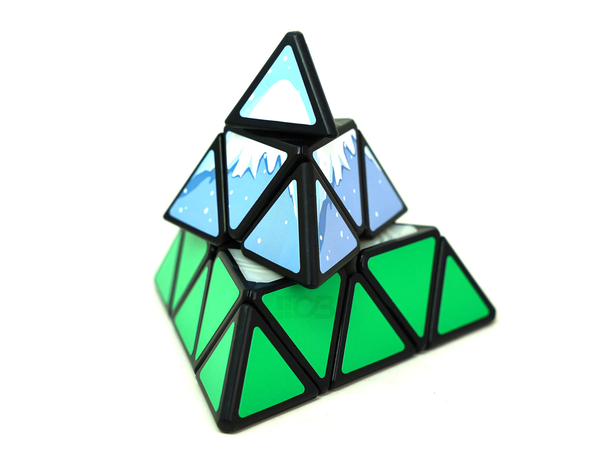 Pyraminx Montanha Nevada QiYi — detalhe das peças coloridas no estilo montanha nevada
