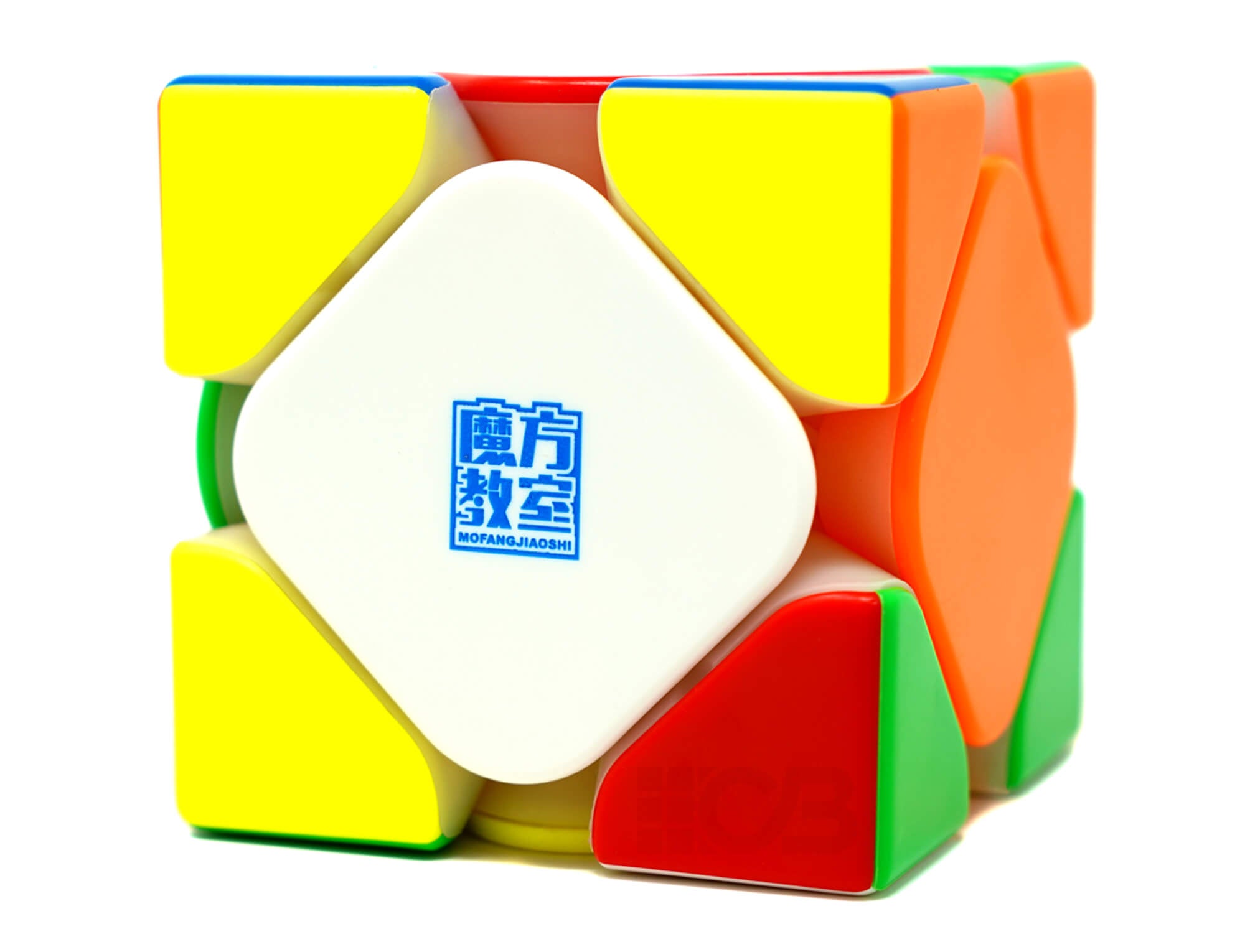 Skewb RS Magnético MoYu stickerless em vista frontal sobre fundo branco