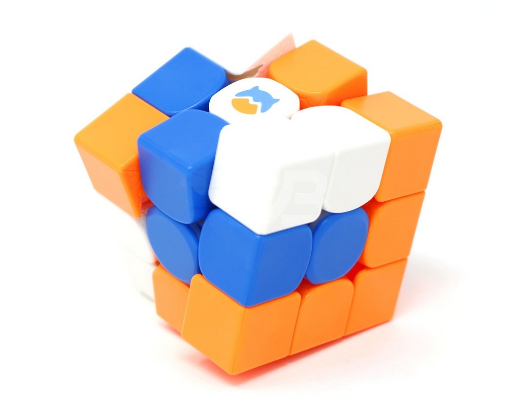 Cubo Mágico 3x3 Kids Monster Go GAN — detalhe das peças coloridas stickerless