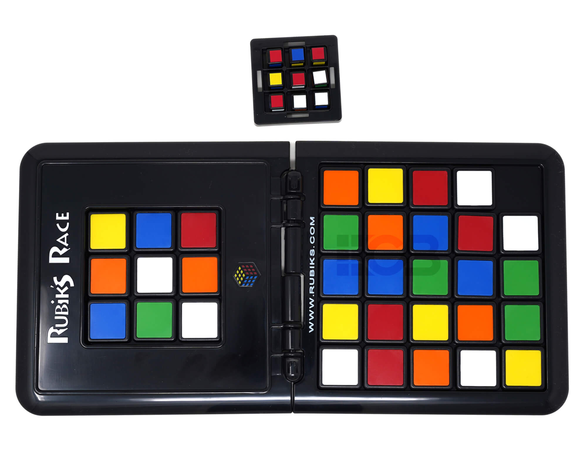 Detalhe das peças deslizantes coloridas do Rubik's Race dispostas no tabuleiro