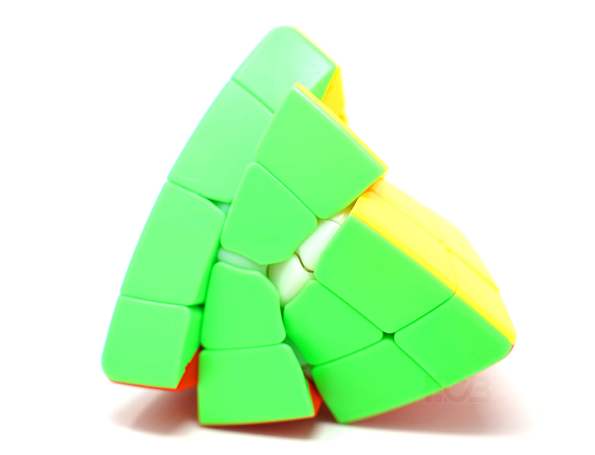 Pyraminx 4x4 Tower SengSo ao lado da embalagem original