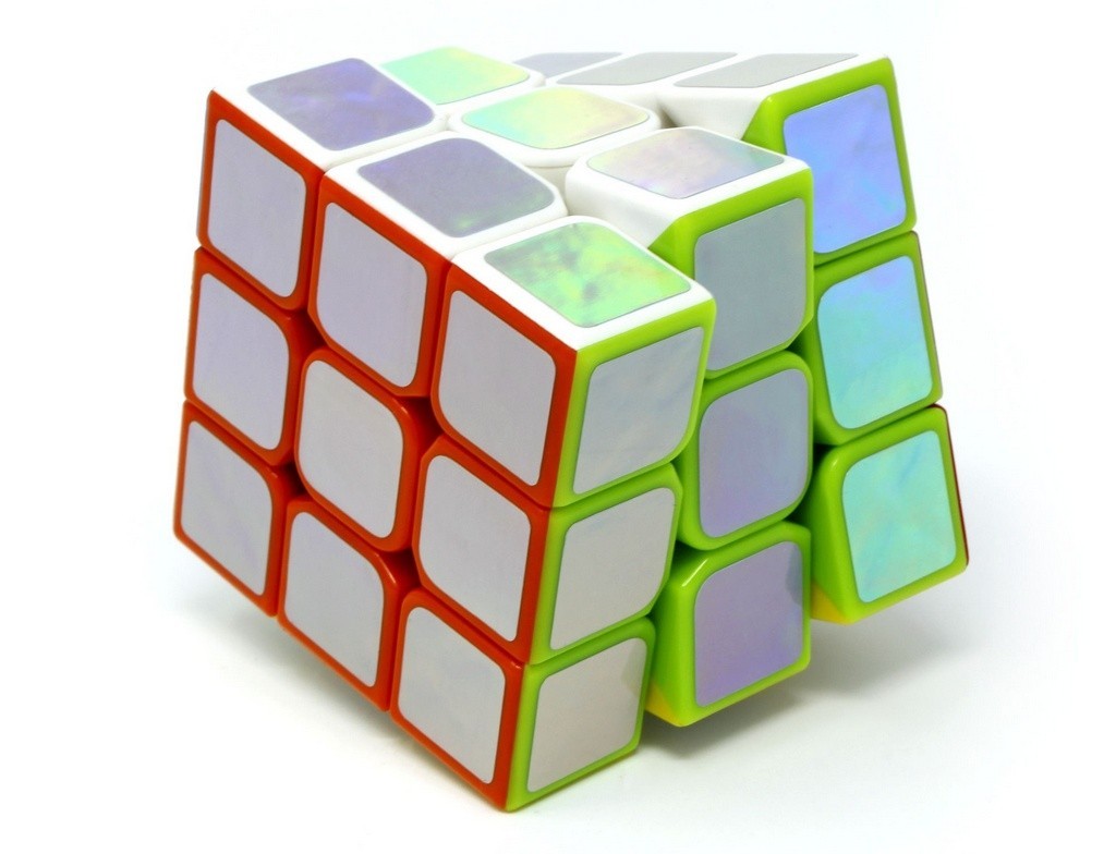 Cubo Mágico 3x3 Fellow Cube Furta Cor visto de frente mostrando o efeito cromático nas faces