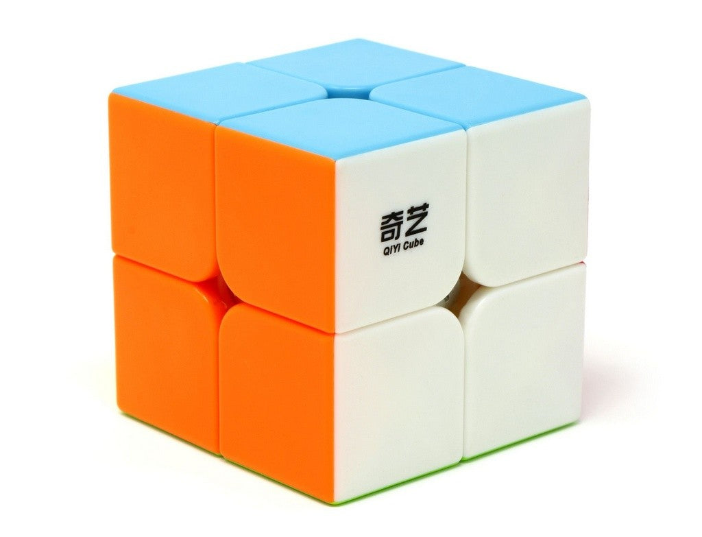 Cubo Mágico 2x2 QiYi Qidi Stickerless em ângulo lateral mostrando a estrutura das camadas